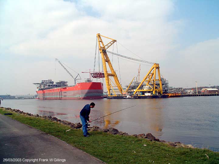 Asian Hercules II and the Bonga on the River Tyne.The catch now securely hooked