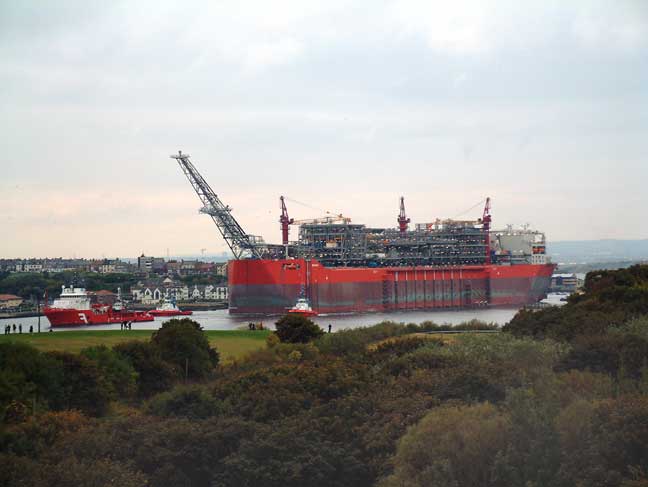 The Bonga heads toward the mouth of the Tyne