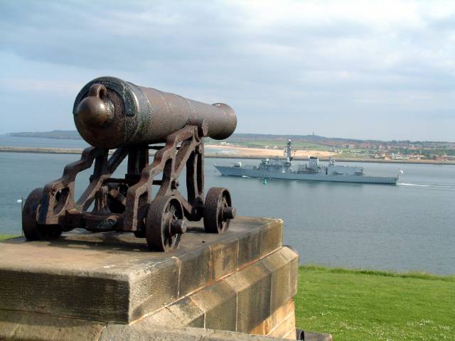 HMS Argyll passing the Collingwood cannon