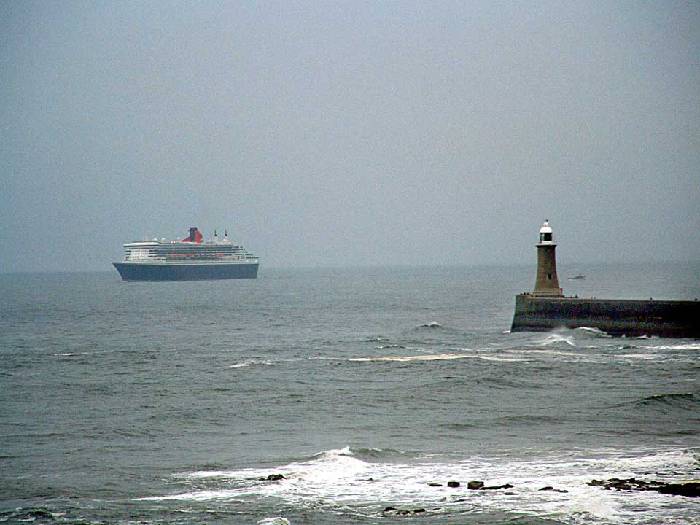 Queen Mary 2 passing the Tynemouth lighhouse and heading towards Edinburgh. 12 july 2004